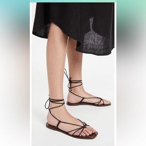 Sam Edelman Women’s Amy Flat Sandal. Size 8. BLACK